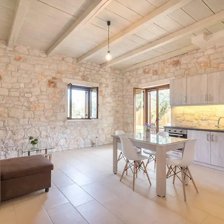 Stone דירה Kalamákion